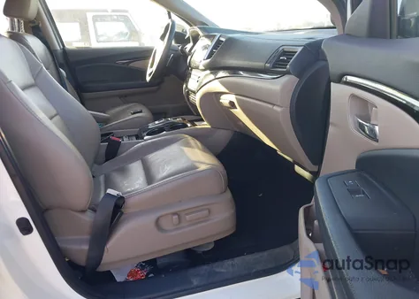 2018 Honda Pilot Touring z USA, uszkodzony, nr VIN 5FNYF6H91JB008621